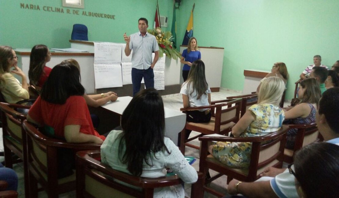 Limoeiro de Anadia sedia curso de capacitação sobre políticas de Assistência Social