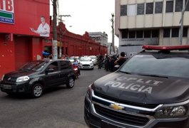 Remoção de camelôs do Calçadão do Comércio gera tumulto