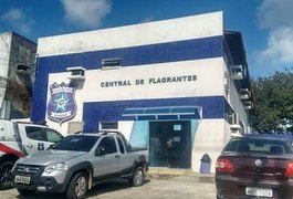 Menor de 17 anos é espancado após assaltar duas mulheres no Clima Bom