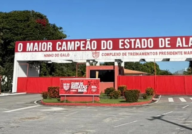 CRB instala fachada em CT após unificação de títulos estaduais: 'O maior campeão do Estado de Alagoas'