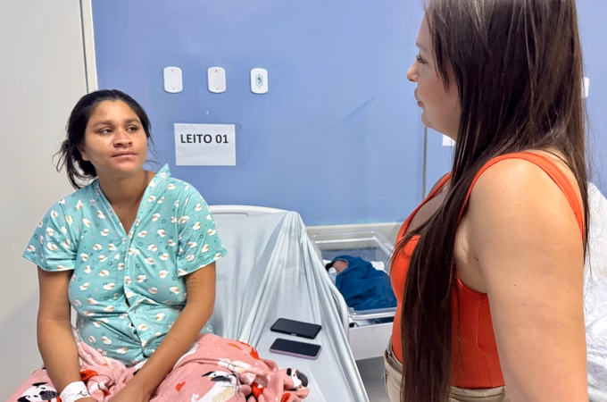 Mãe com gravidez de risco supera medo e elogia atendimento do SUS em parto na Santa Casa de Penedo