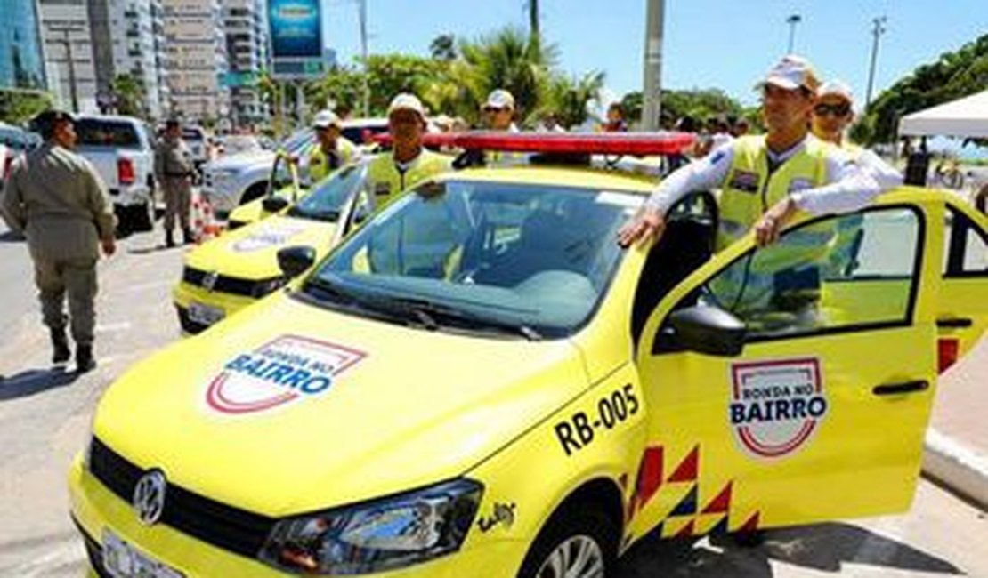 Homem sofre mal súbito e é socorrido por agentes do Ronda no Bairro, na parte baixa de Maceió