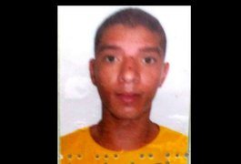 Jovem guarda moto roubada no quarto e é detido por receptação dolosa em Arapiraca