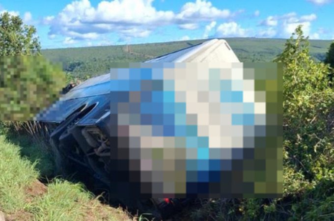 Ônibus que seguia para Arapiraca com 46 passageiros tomba no interior de MG