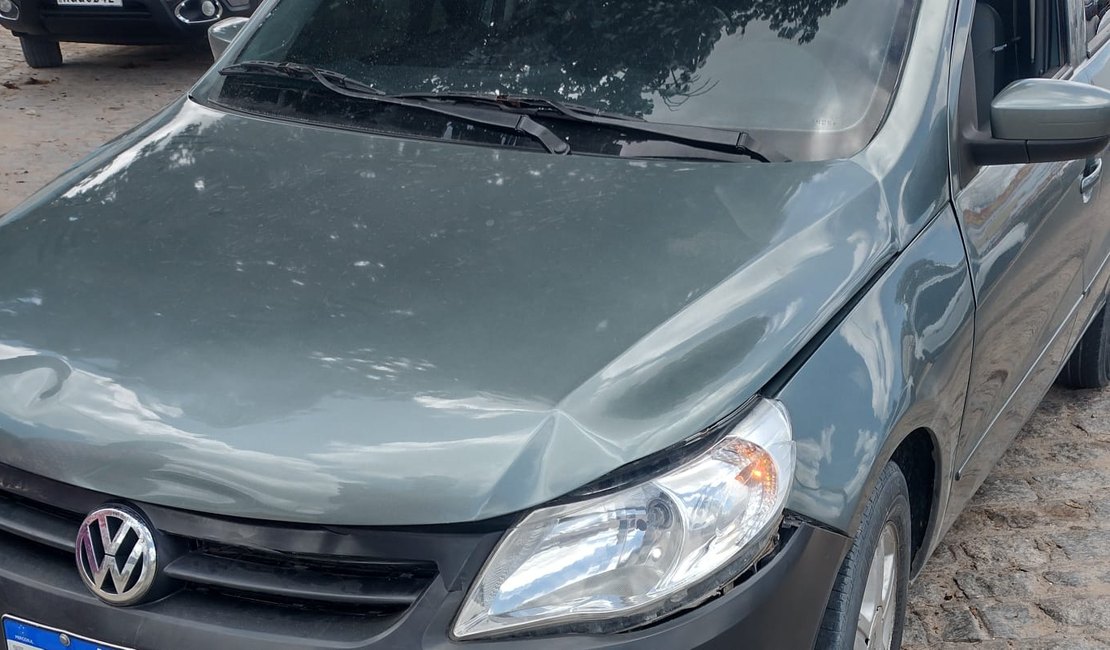 Motorista reduz velocidade em quebra-molas e é atingido por carro no bairro Boa Vista