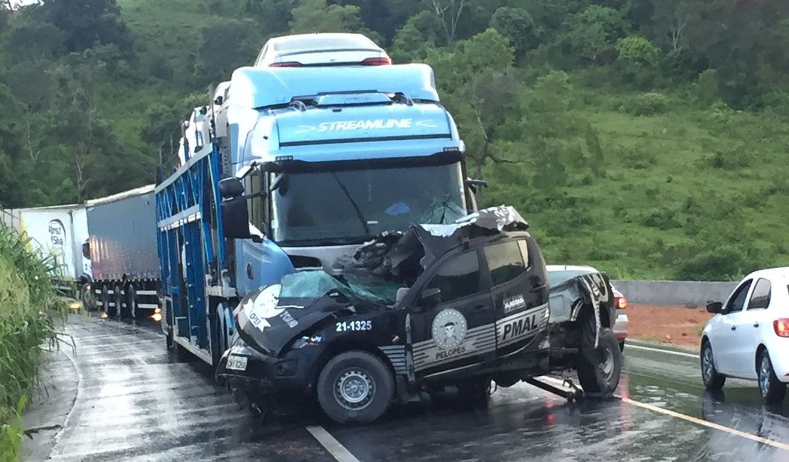 Acidente com viatura da PM deixa policiais mortos em rodovia alagoana