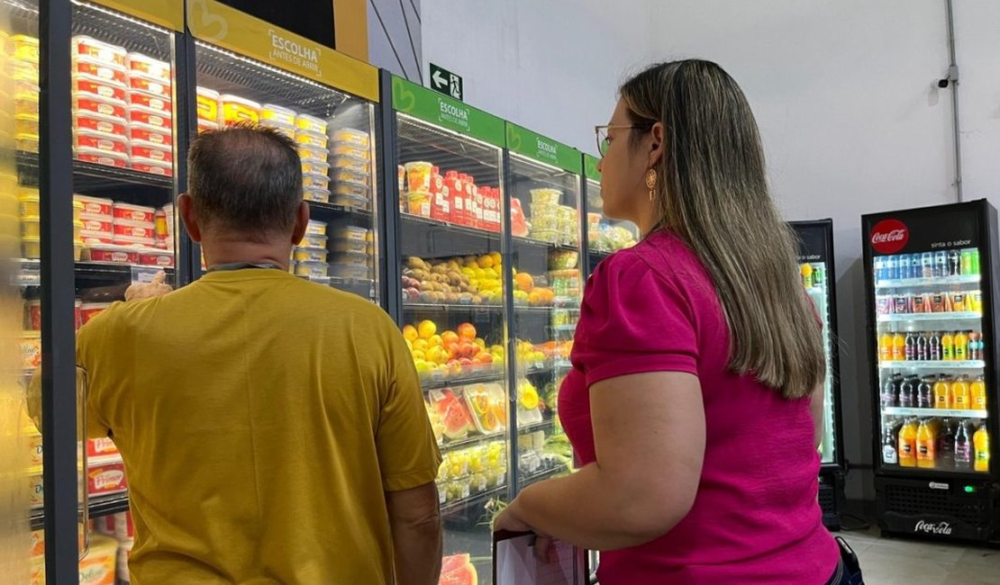 Procon Penedo realiza pesquisa de preço da cesta básica e divulga resultado