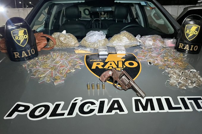 Companhia de Raio Prende Indivíduo por Tráfico de Drogas e Porte de Arma no Jacintinho