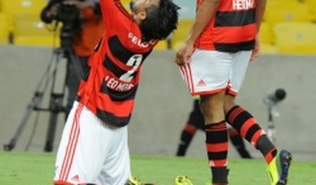 Flamengo vence Internacional no Maraca e sobe na tabela