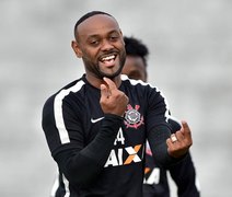 Love procura demonstrar confiança em nova oportunidade no Corinthians