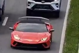 Lamborghini é interceptada pela PRF na Bahia após motorista tentar dar calote de R$ 3,50 em pedágios