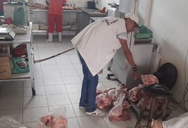 Fiscalização apreende 230kg de alimentos estragados na parte alta de Maceió