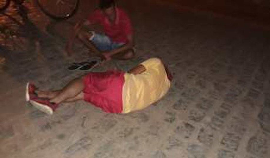 Homem é encontrado ferido com faca cravada nas costas, em Palmeira dos Índios