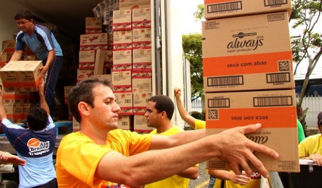 Força-tarefa leva 4,6 toneladas de donativos para nove municípios de Alagoas