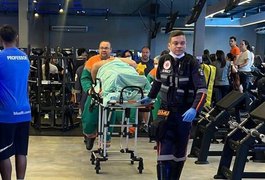 Homem é socorrido pelo Samu após acidente durante exercício, em academia de Maceió