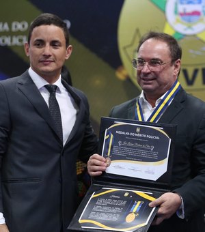 Prefeito Luciano recebe medalha e destaca exemplo do policial Anderson Lima 