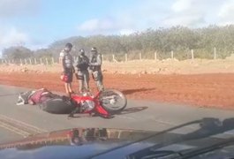Pai morre e filho fica ferido em acidente com motocicleta na zona rural de Igaci