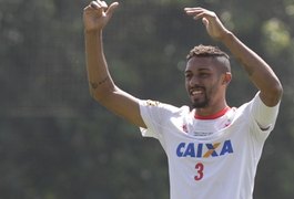 Fla homenageia César Martins, e presidente diz: 'Espero que volte'