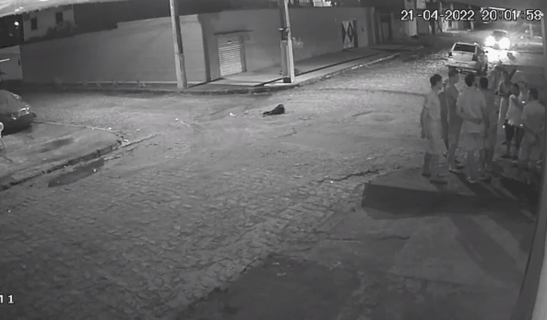 Vídeo. Polícia divulga imagens de suspeitos levando jovem para ser morto