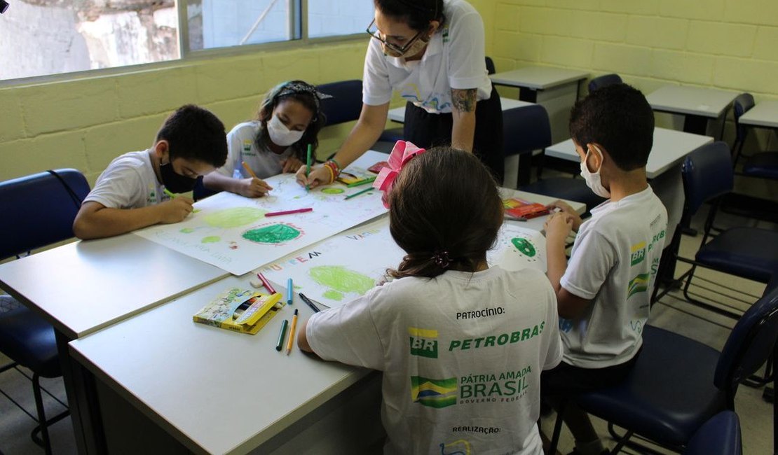 MEC lança cursos a distância para professores da educação infantil