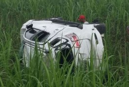 Carro com ex-prefeito de Maragogi perde controle e capota na Região Norte