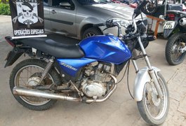 Pelopes recupera motocicleta roubada e apreende arma de fogo em Arapiraca