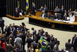 Acompanhe ao vivo a sessão na Câmara sobre o pedido de impeachment