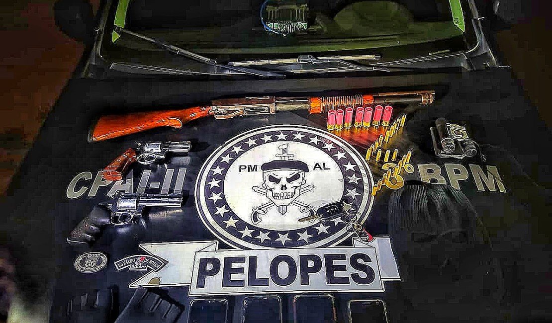 Dupla é presa ao ser flagrada com três armas de fogo perto do Distrito Industrial, no bairro Guaribas