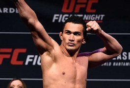 ‘Bodão’ vence e surpreende namorada com pedido de casamento no octógono do UFC Boston