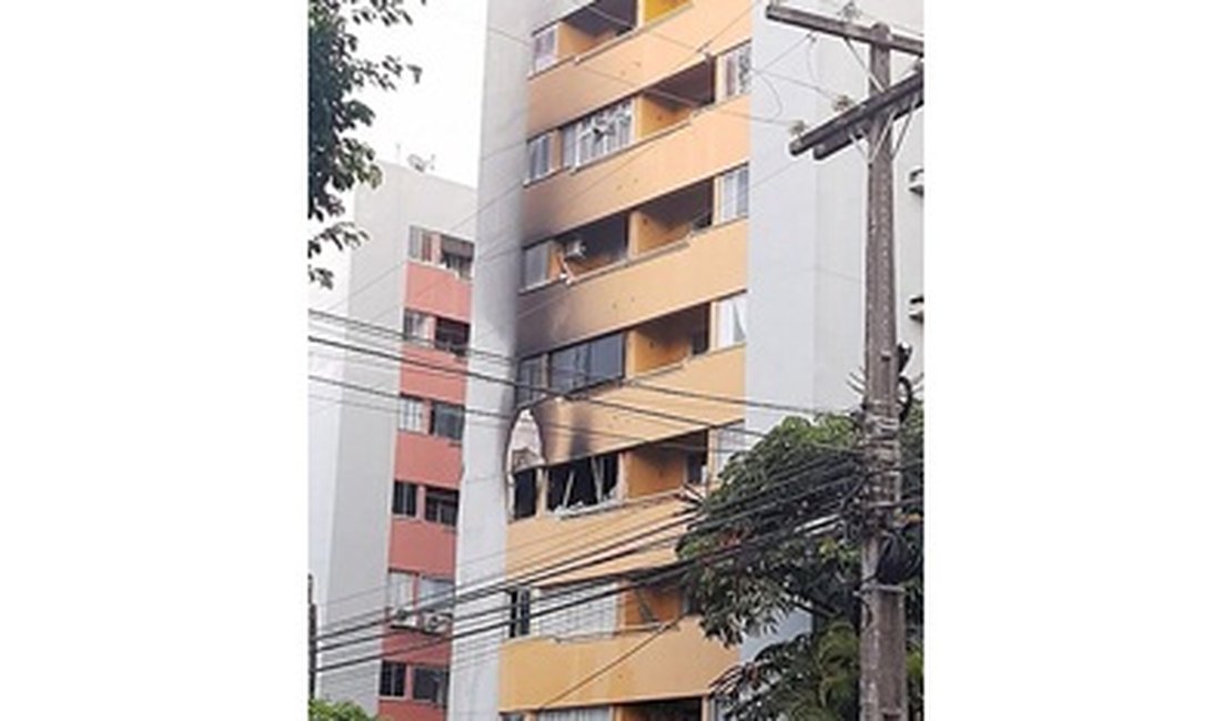 Após incêndio, Defesa Civil interdita 14 apartamentos em prédio