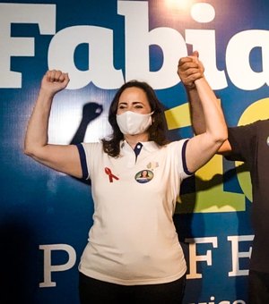 Fabiana e Santiago lançam campanha com adesivaço e carreata no Bosque das Arapiracas