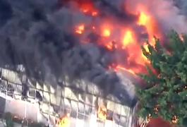 Incêndio se alastra por barracão de escola de samba na ZN de São Paulo