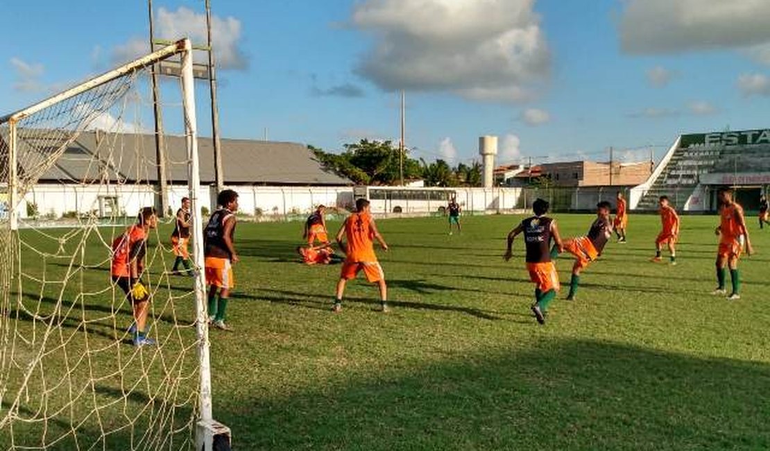 Técnico do Coruripe já tem time definido para partida contra o Penedense neste domingo