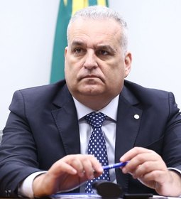 Alfredo Gaspar cobra explicações ao Ministério da Justiça sobre troca de delegado da PF em investigação do INSS