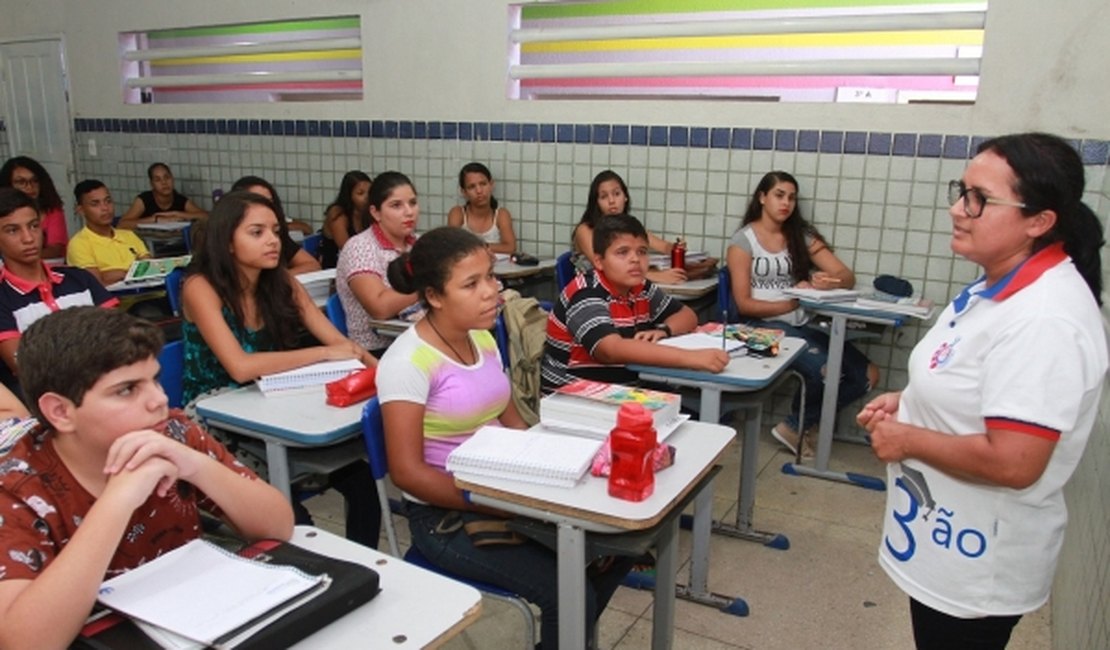 Após 20 anos fora da escola, estudante realiza sonho de cursar faculdade