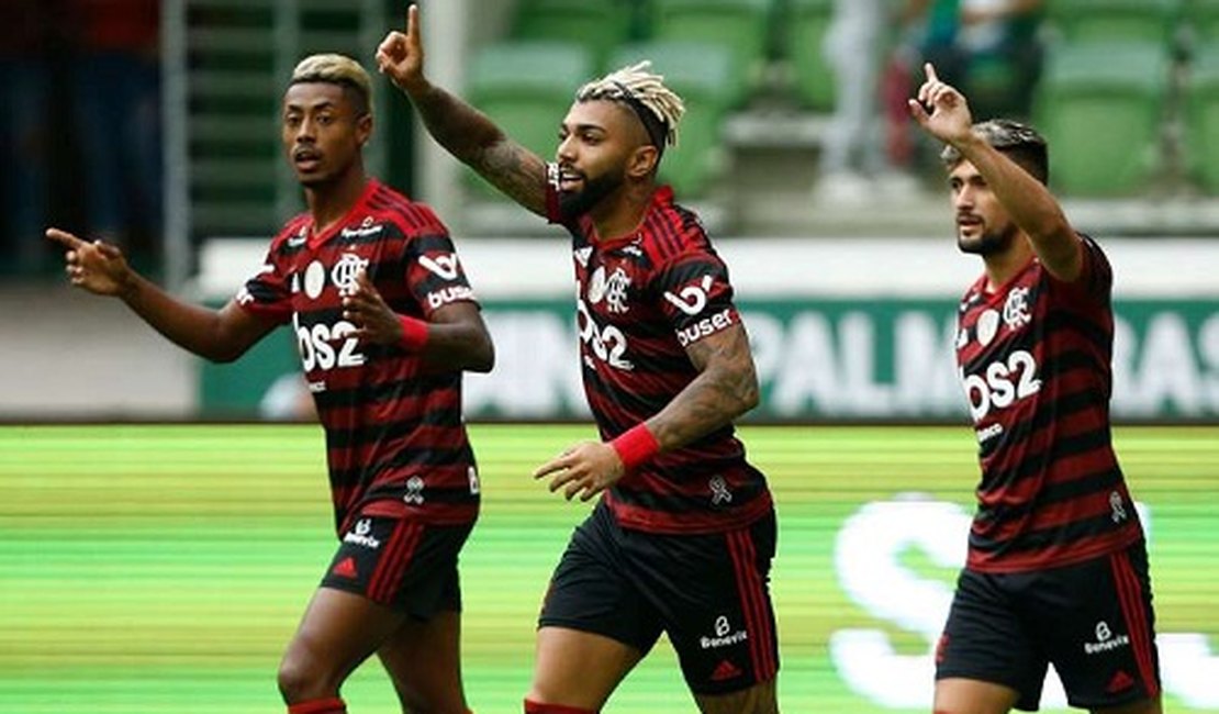 Com facilidade, Flamengo vence Palmeiras por 3 a 1