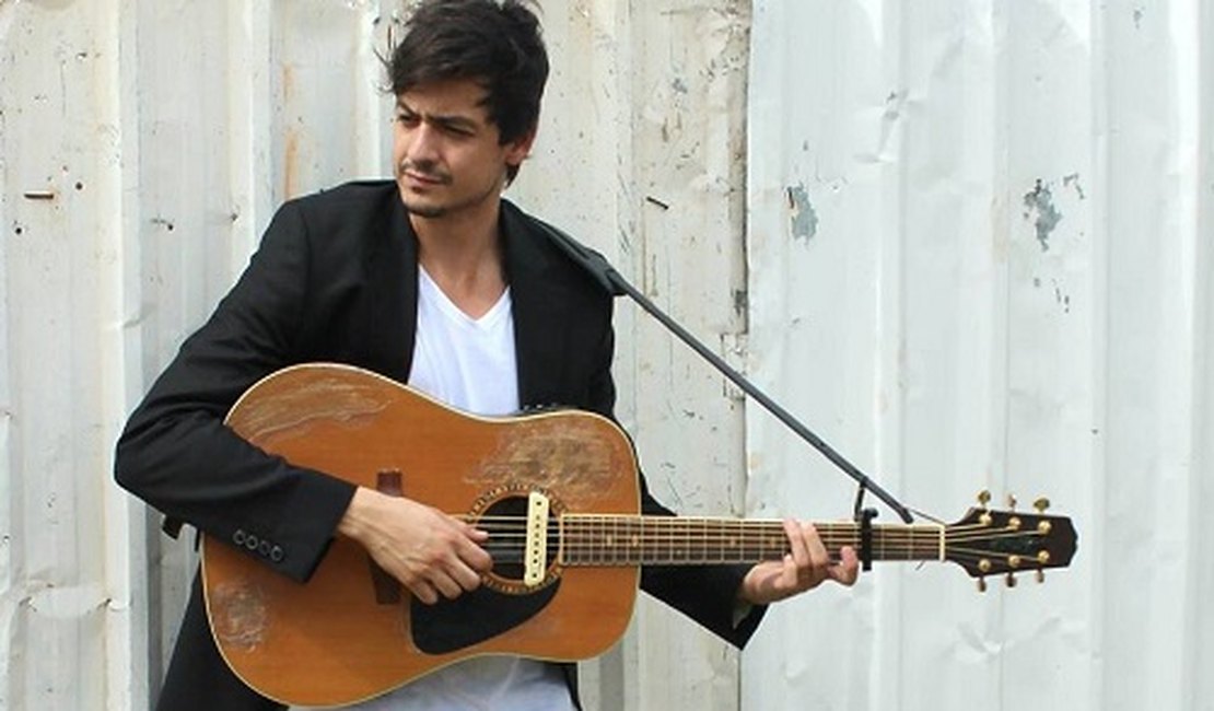 Filho de Chitãozinho pede auxílio emergencial e mente para governo, diz Leo Dias