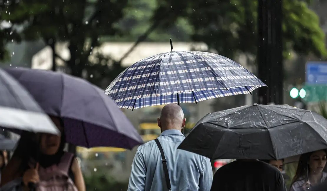 Tempestade deixa 129 mil clientes sem luz na grande São Paulo