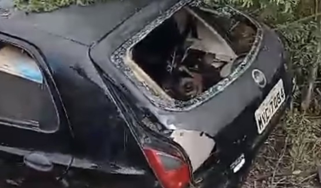 Vídeo. Casal fica ferido após acidente de carro no Agreste alagoano