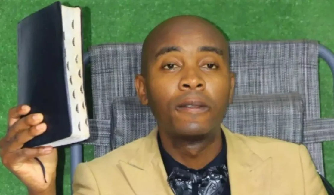 Pastor diz ter 'poder de Deus' no pum e senta na cara de fiéis para 'curá-los'