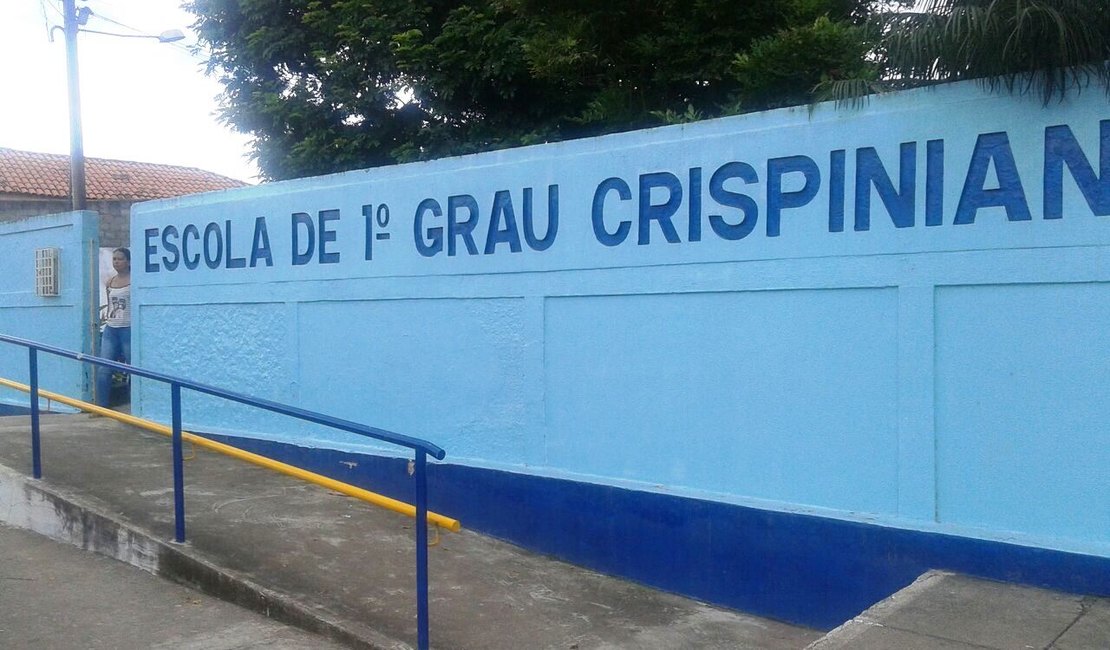 Escola municipal é invadida e tem televisão levada, em Arapiraca