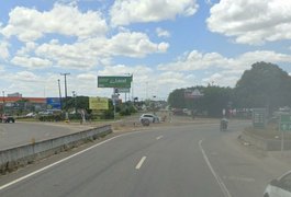 Assaltante rouba bombeiro e foge com farda e outros pertences pessoais no bairro Canafístula