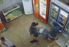 Pai e filho reagem a assalto em supermercado e morrem baleados