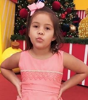 Menina de 8 anos é esmagada por placa de concreto de muro do metrô do Recife