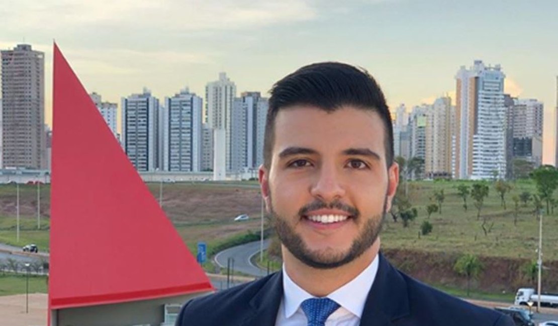 Prestes a estrear no JN, apresentador fala sobre namoro com PM