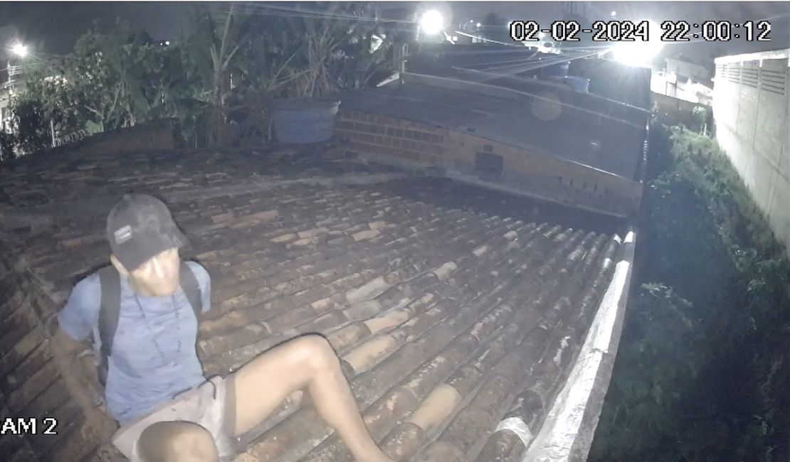 VÍDEO: Câmera de monitoramento flagra ação de homem em furto de oficina em Arapiraca