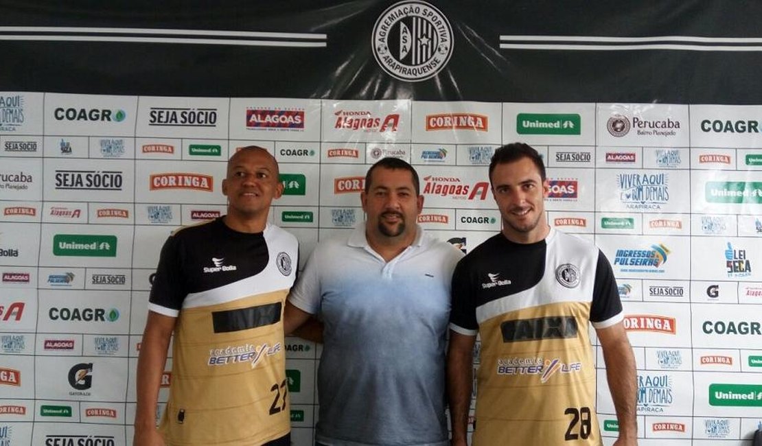 Direção alvinegra anuncia o retorno do atacante Reinaldo Alagoano e do volante Max Carrasco