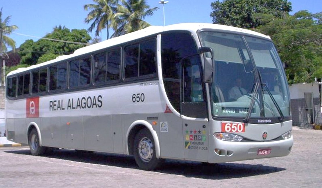 Grupo invade garagem de empresa de ônibus e rouba cofre e carros em AL