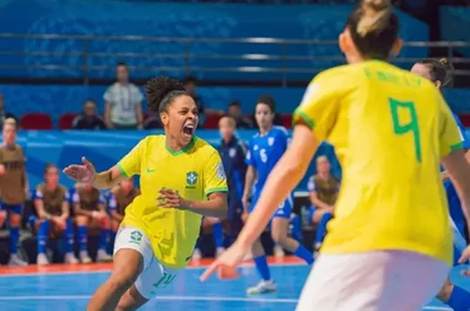 Seleção Brasileira feminina goleia Itália na Copa do Mundo de Futsal