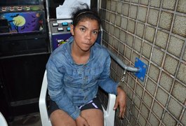 Mulher é presa com pedras de crack, em São Miguel dos Campos